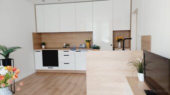 NA PREDAJ - KRÁSNY NOVO ZREKONŠTRUOVANÝ 4 IZB. BYT S LOGGIOU - 2