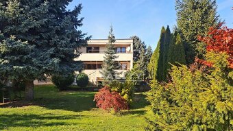 Veľký rodinný dom s úžitkovou plochou 330 m2, postavený... - 2
