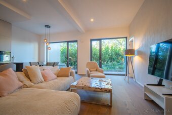 PREDAJ Luxusný 2 izbový byt 74m2 + 41m2 terasa, Staré Mesto - 2