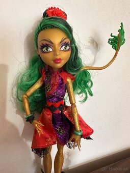 Monster high Jinafire Gloom and Bloom - 2