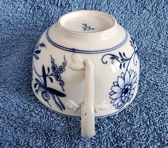 Starožitná porcelánová šálka - MEISSEN - 2