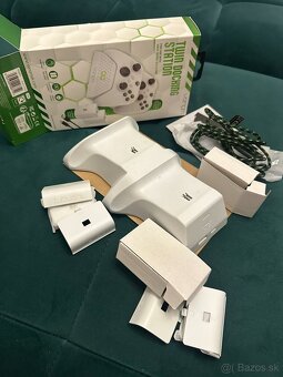 Dokovacia stanica a nabíjačka na XBOX One a Series X / S - 2
