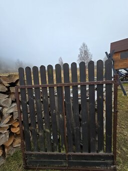 Dvojkridlova brana a branicka. - 2