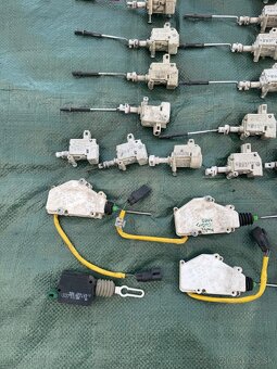 Motorčeky na ovládanie zámku nádrže - 2