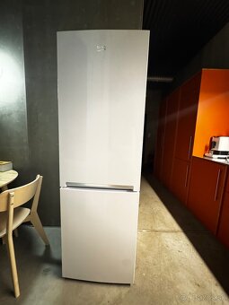 Predám kombinovanú chladničku Beko - 2