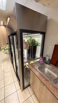 Chladiaca vitrina na kvety - 2