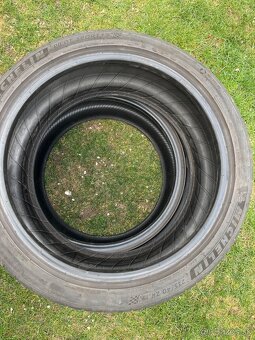 235/40 R19 letne pneu - 2