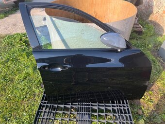 Predám prave predné dvere na BMW e90/91 - 2