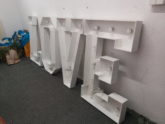 Svetelný nápis LOVE - 2