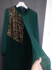 Smaragdové šaty pre moletky - 2