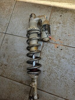 Yamaha yz250f 2006 - 2009 zadny tlmič - 2