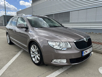 Superb Combi 2.0 TDI CR Elegance 4x4 DSG Panorama Webasto - 2