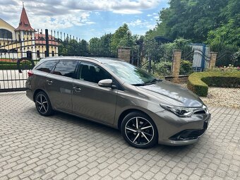 Predám Toyota Auris Tourning Sports 1.6 benzín Automat - 2