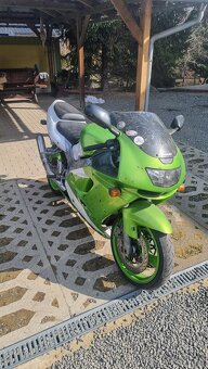 Kawasaki ZX 9R - 2