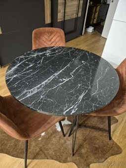 Jedálensky stôl - 2