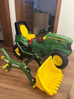 Traktor john deere - 2