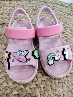 CROCS_dievčenské sandále_veľkosť C10_27-28_166mm - 2