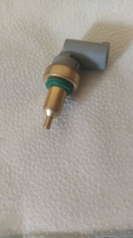 SNÍMAČ TEPLOTY VODY MERCEDES A0009056102 - 2