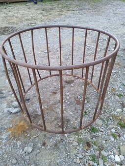 Stojan na okrúhle balíky - 2