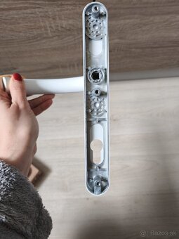 Plastova klucka na vchodove dvere + prevodka s bočnou lištou - 2