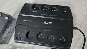Záložný zdroj APC Back UPS ES 700 + nová batéria - 2