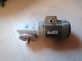 Motor s prevodovkou - 2