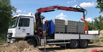 Preprava tovaru nákladným autom, hydraulická ruka - 2