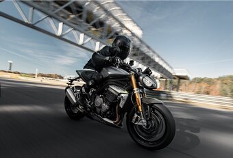 TRIUMPH SPEED TRIPLE 1200 RS - 2