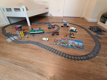 Nákladný vlak Lego 60198 + Koľaje 60205 + 60238 - 2