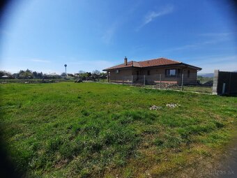 Pozemok 800 m2 Hriadky - 2