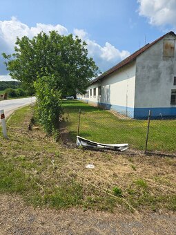 Na predaj priemyselná budova vedľa hlavnej cesty Hrašné - 2