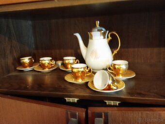 Sada zlatých pohárikov podsalkou a kanva - 2