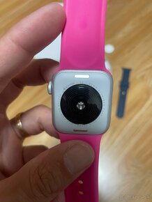 Apple Watch SE 2022 GPS 40mm - 2