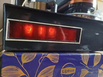 Amatersky vyrobeny elektronkovy budik - 2