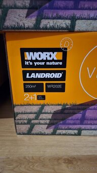 Kosačka Worx Landroid Vision + garáž - 2