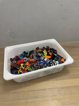Hot wheels autíčka - 2