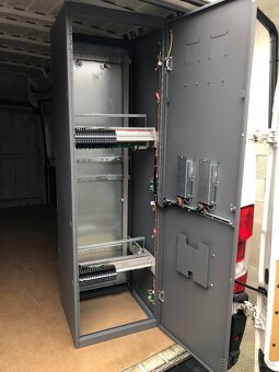 Oceľovo-plechová elektrická rozvodná skriňa rack - 2