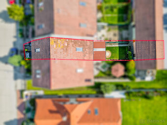 Na predaj 5 izbový poschodový rodinný dom s 2 garážou v Duna - 2