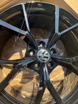 Disky R19 5x112 ET45 – Estoril style, čierny lesk - 2