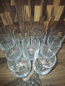 STARÉ POHÁRE S VÝBRUSOM - 2