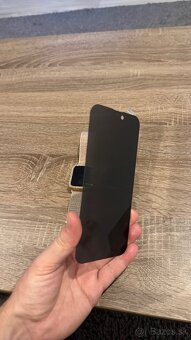 Tmavé ochranné sklo - 2