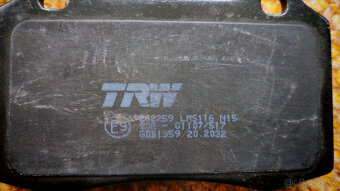 Predám brzdové platničky Peugeot 406 + montážnu sadu - 2