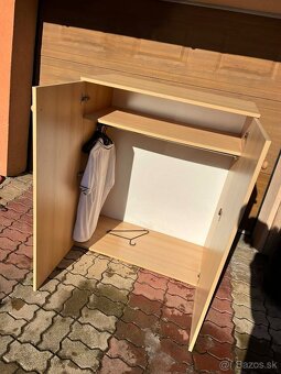 skrinku na vešanie - 2