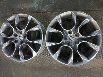 Predám 2ks ŠKODA EXTREM r19 - 2