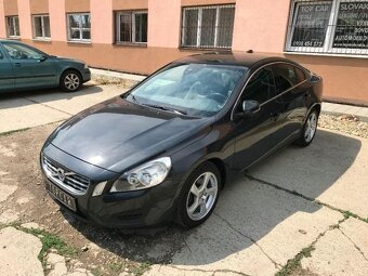 Predám Volvo S60 D5 – 2,5D, 151 kW, spoľahlivý 5-valec - 2