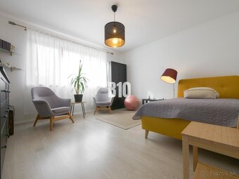 Tichá ulička - priestranný RD - krásny pozemok - 2