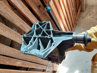 Hlinikovy kryt ložiska ventilátora - 2