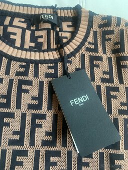 Svetrík FENDI, č. 38/40 - 2