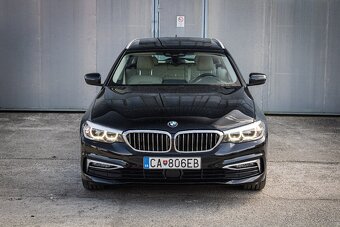 BMW 520d Touring Luxury Line, Pano, El. ťažné, Po servise - 2