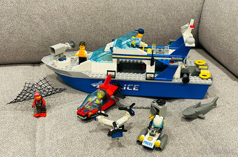 LEGO® City 60277 Policajná hliadková loď - 2